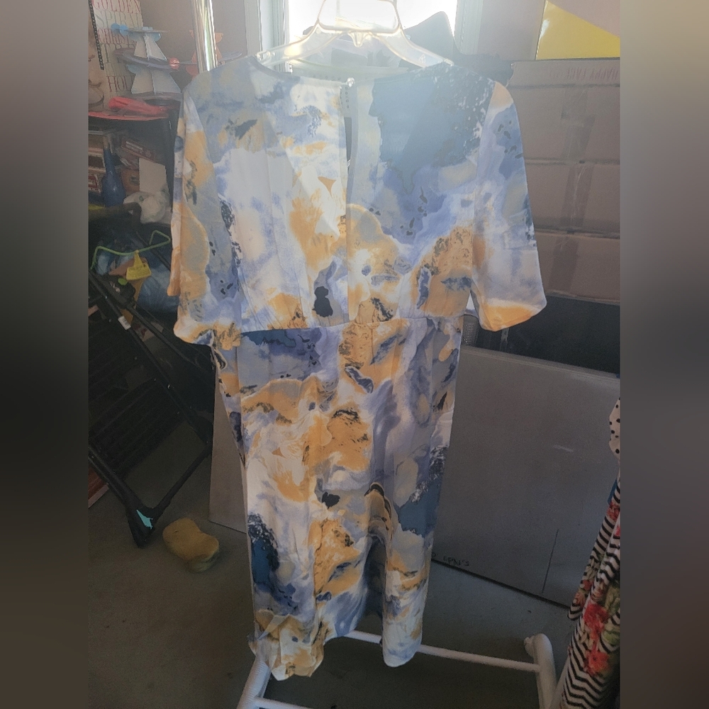 Dress - Picture 3 of 3